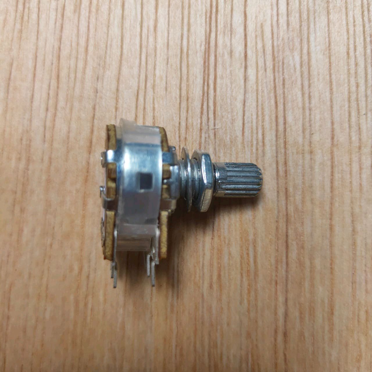 Potensio B20K Stereo Alpha Plus untuk DIY pergantian efek & ampli - Gambar 2